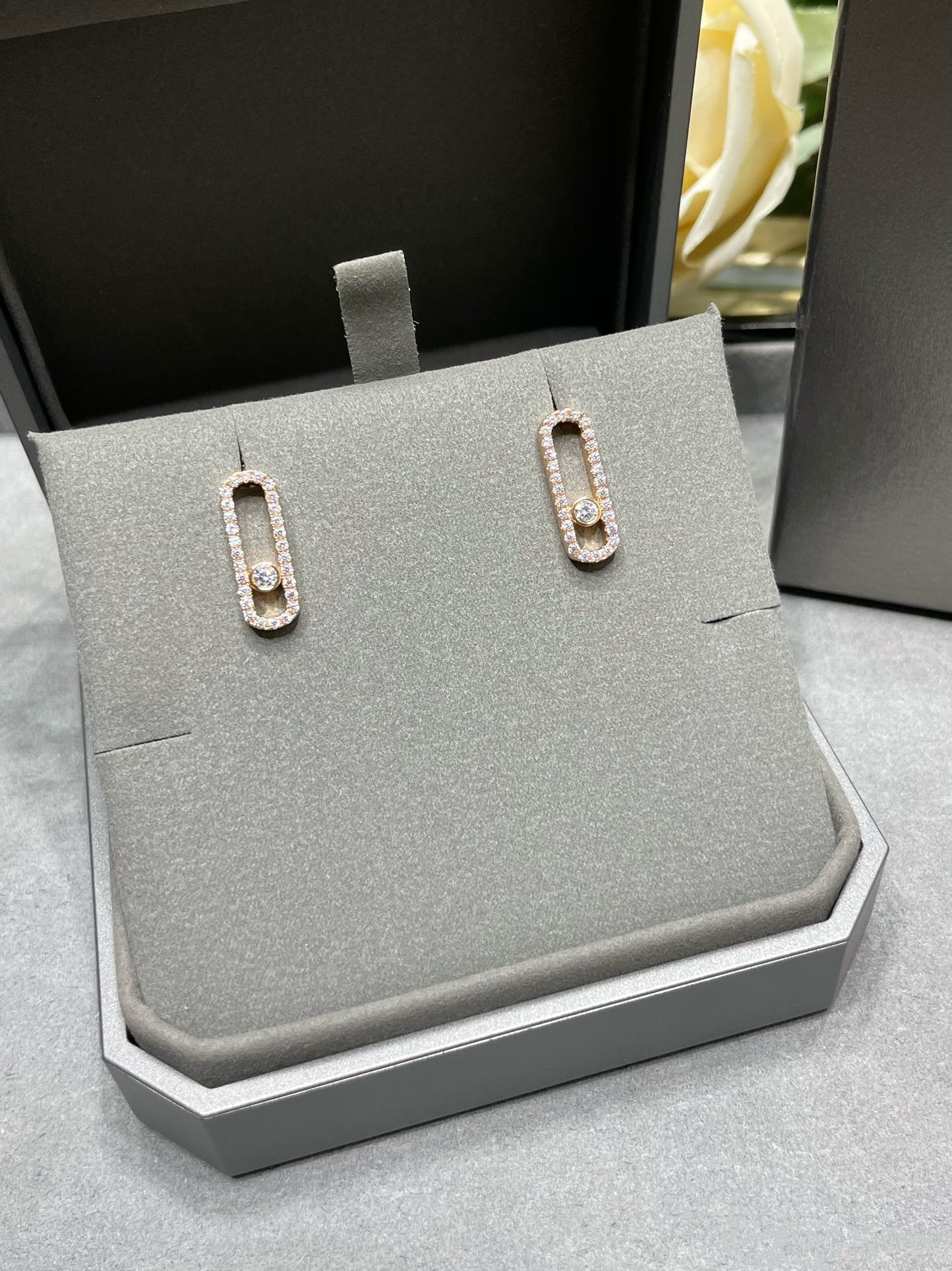 [Twinkle ]MOVE UNO STUD DIAMOND PAVED EARRINGS