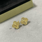 Twinkle CLOVER MEDIUM STUD EARRINGS