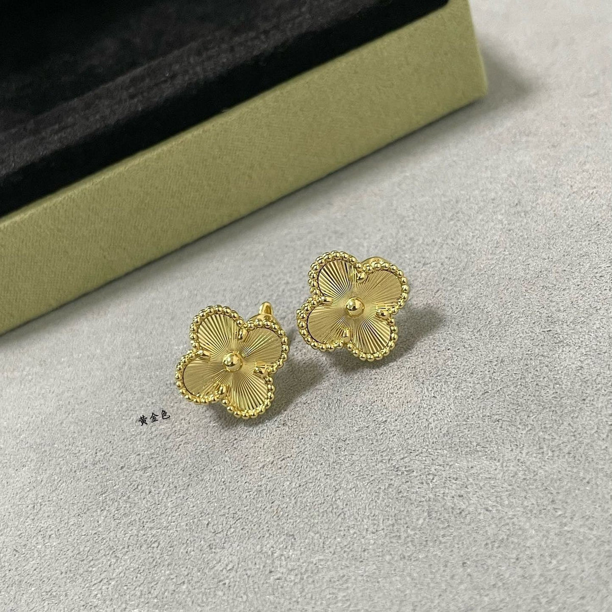 Twinkle CLOVER MEDIUM OHRSTECKER